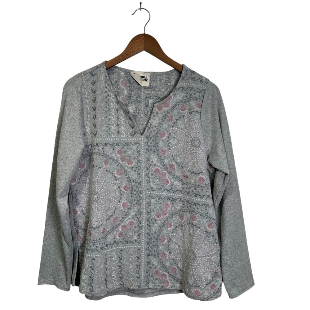 Savanna Jane Women’s M Gray Embroidered Long Sleeve Top